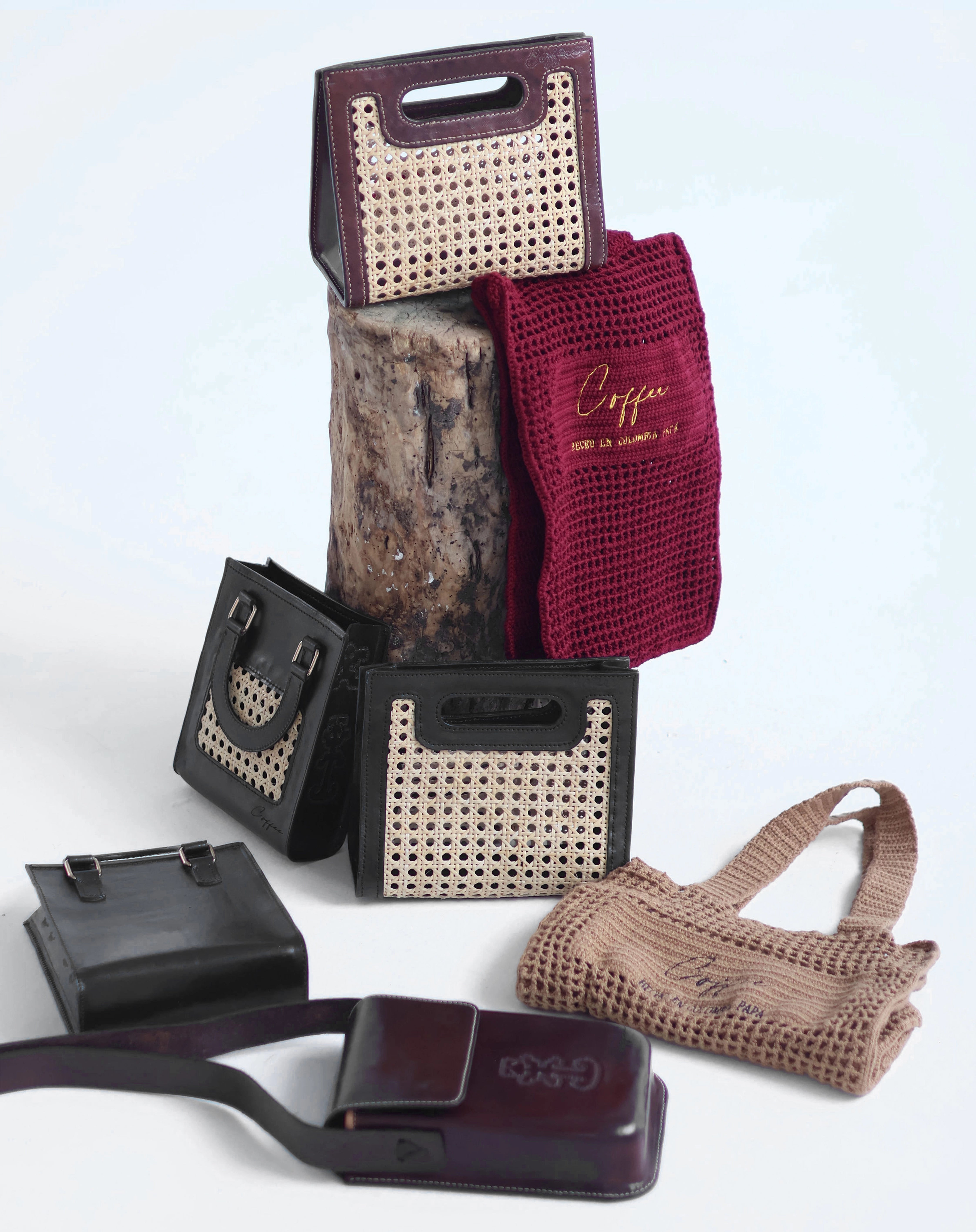 Varios bolsos de la marca CoffeClothing